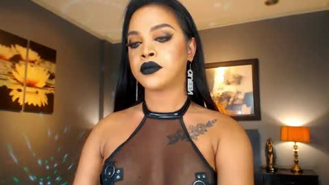 UrMajestyTyra online show from May 2, 1:55 am