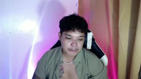 Snapshot of urmilky_shooterxx chatting on October 23, 4:41 pm Drei online show from October 23, 4:41 pm