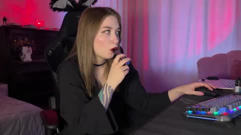 urmissalice online show from February 19, 1:39 pm