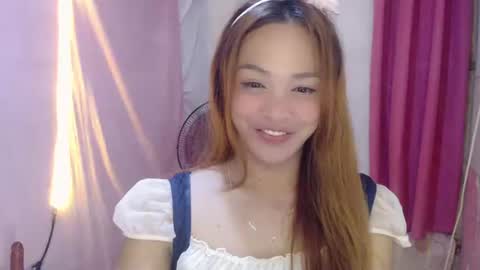 Snapshot of ursexy_debra chatting on October 22, 1:42 am TYRA online show from October 22, 1:42 am