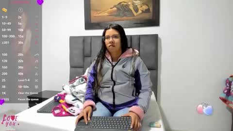 Vahiolet smith online show from April 28, 3:11 am