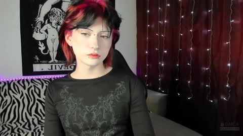 Snapshot of vailyreb chatting on January 4, 8:37 pm Marin online show from January 4, 8:37 pm