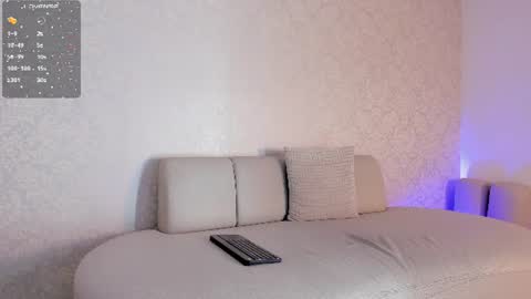 Vaiolet  online show from July 15, 11:31 pm