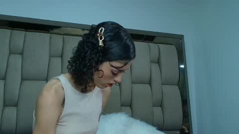 V A I O L E T T  S M I T H online show from December 22, 4:03 pm