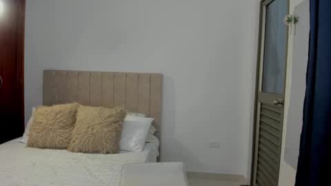 Snapshot of valen_sweet01 chatting on October 11, 2:22 pm valentina online show from October 11, 2:22 pm