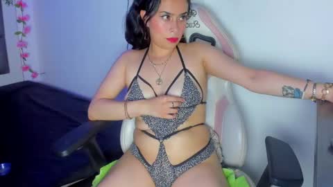 valentina_js_ online show from May 2, 9:31 pm