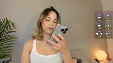 Snapshot of valentina_m17 chatting on October 7, 11:45 pm VALENTINA online show from October 7, 11:45 pm