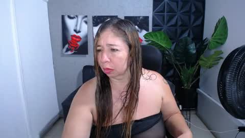Valentina  online show from May 5, 1:01 am