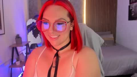 Snapshot of valentinaa_77 chatting on October 25, 1:28 am VALE online show from October 25, 1:28 am