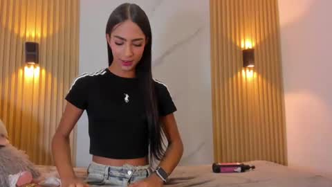 valentinaliux_ online show from June 23, 11:39 am