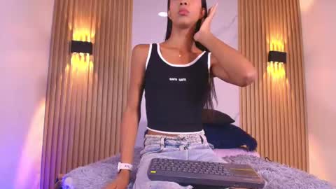 valentinaliux_ online show from July 12, 11:46 am