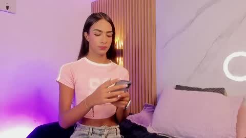 valentinaliux_ online show from April 29, 11:48 am