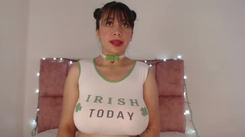 Valen independent model online show from March 17, 3:06 pm