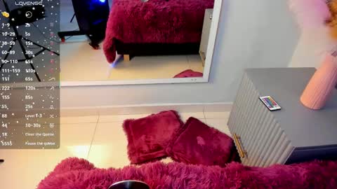 Mia  online show from January 9, 9:09 pm