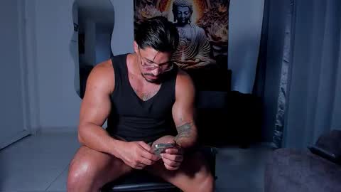 Snapshot of valentino_dossantos chatting on October 16, 9:24 pm online show from October 16, 9:24 pm