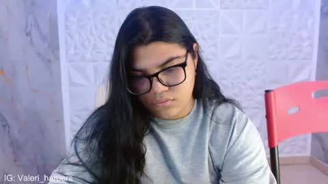 valeri_harpers4 online show from July 30, 9:26 pm