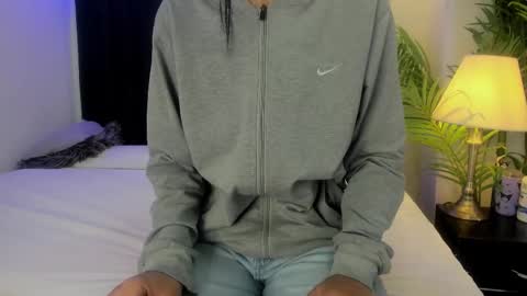 valeri_tafur online show from November 3, 11:00 am