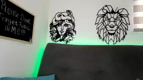 Snapshot of valeria_cherry chatting on October 22, 11:01 am valeria online show from October 22, 11:01 am