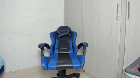 valeria_hustoon online show from March 12, 1:20 am