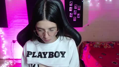 Snapshot of valeria_mendozza chatting on March 7, 4:56 am   online show from March 7, 4:56 am