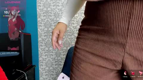 Costume lover online show from June 5, 7:41 pm
