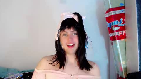 Snapshot of valeriagill_ chatting on October 19, 8:35 pm valeriagill_ online show from October 19, 8:35 pm