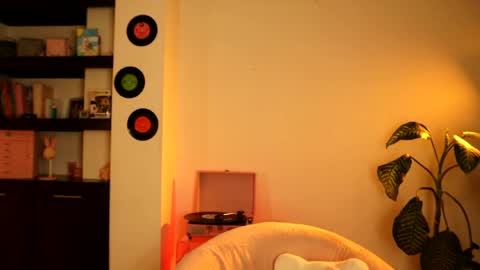 valerie07 online show from May 12, 3:04 am