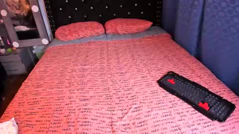 valerie luxe   online show from February 6, 11:42 am