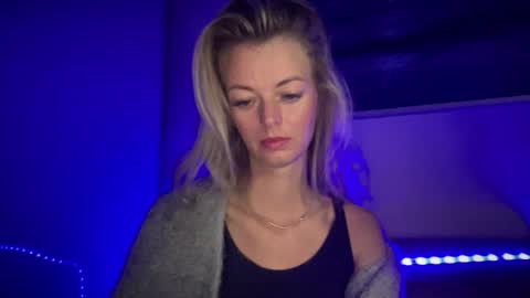 Valerie  online show from September 17, 7:23 am