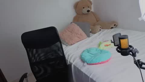 valerihouse_ online show from May 14, 2:10 am