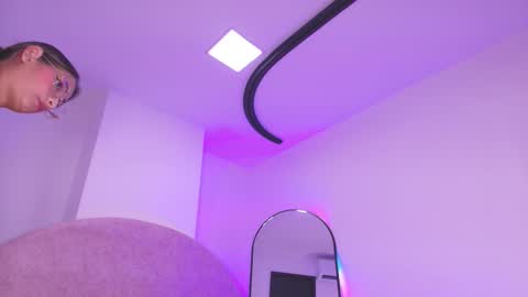 Valeryn online show from February 5, 7:01 am