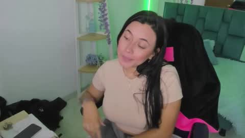 valery_bonneth online show from March 17, 12:21 pm