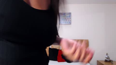 Snapshot of valesantodomingo chatting on February 26, 12:41 am Sofia online show from February 26, 12:41 am