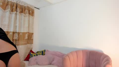 VALIENTE  online show from January 8, 8:27 am