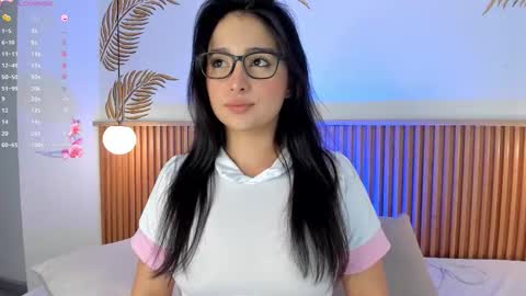 valleriie_ online show from October 15, 3:24 pm