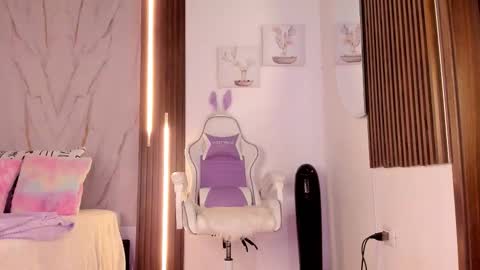 Vallolet Peach  online show from November 9, 11:57 am