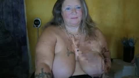 vampwoman online show from June 27, 8:31 am