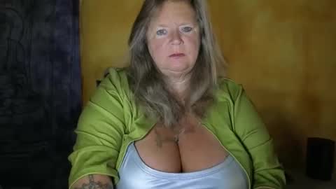 vampwoman online show from April 23, 7:05 am