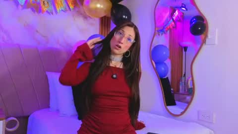 vane_coral online show from June 13, 11:31 am