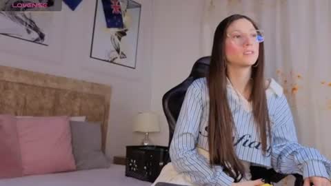 vane_coral online show from July 9, 11:47 am