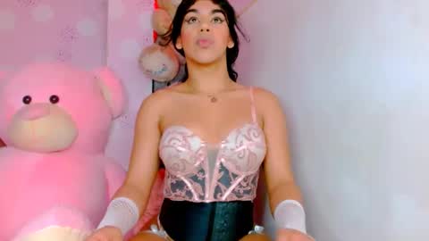 vanessa online show from December 5, 5:43 am