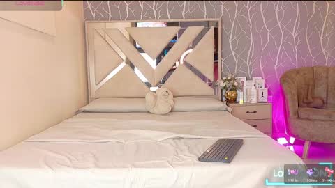    online show from October 25, 1:22 pm