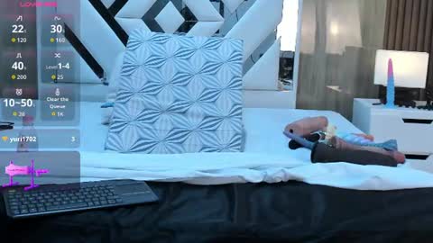 Vanessa Hard online show from July 29, 9:15 pm