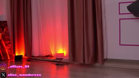 Vanessa Simon online show from January 7, 7:02 am