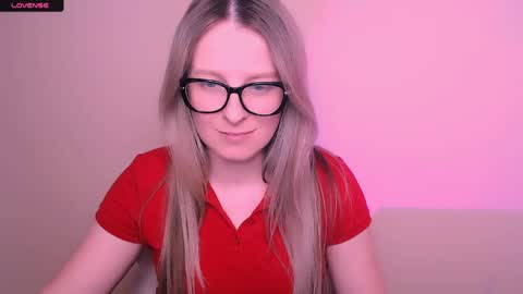Mia online show from April 29, 5:07 pm