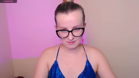Mia online show from June 15, 1:36 pm