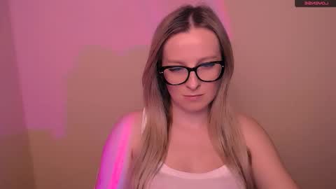 Mia online show from March 4, 5:54 pm