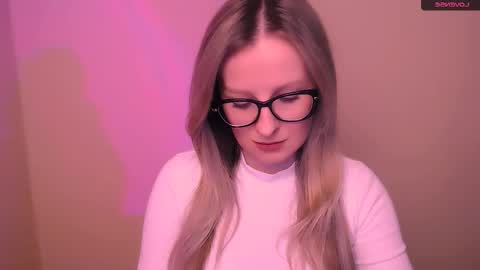 Mia online show from March 1, 6:12 pm