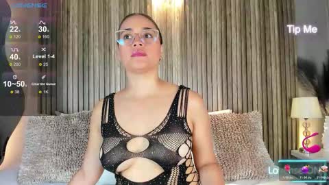 V A N N E S A   online show from November 18, 12:08 pm