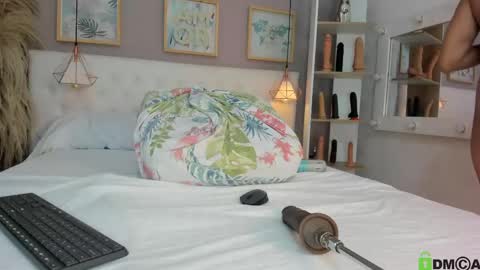 vannia smith  online show from May 3, 12:33 pm